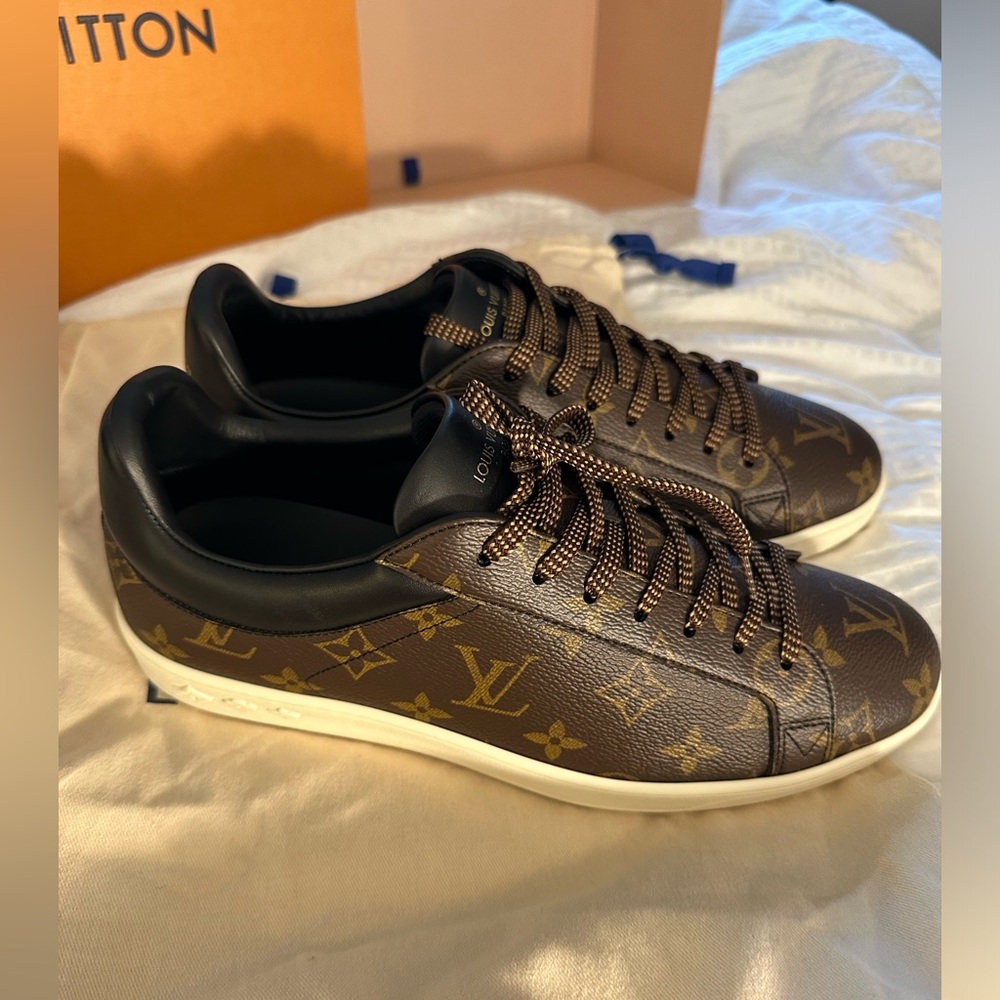 LOUIS VUITTON MONOGRAM **NEW ** 8  1/2 Men’s (US) - size 7 EURO